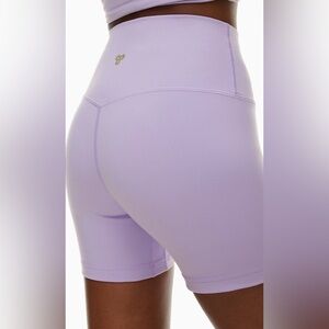 Aritzia Golden - LIFE Cheeky Hi-Rise 5" Short
High-rise cheeky bike shorts